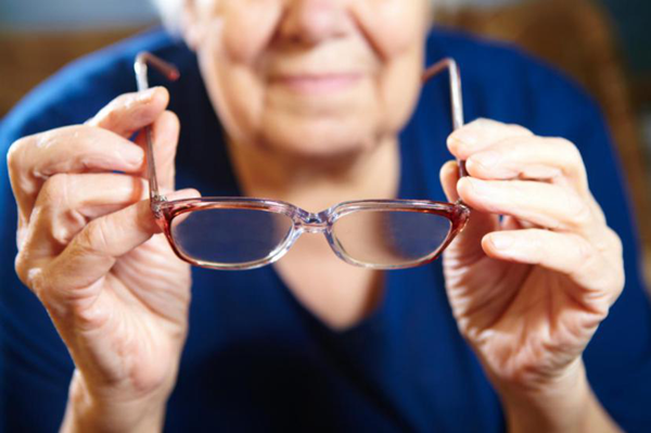 大镜框眼镜,验光配镜,惠州希玛眼科医院靠谱吗？